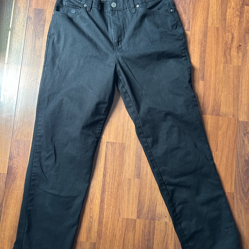 Gloria Vanderbilt Woman’s Black Straight Jeans